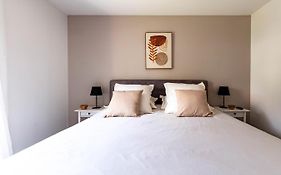 Charmant Refuge Avec Jardin, A 6 Minutes A Pied Du Metro Creteil L Echat-Lovely Retreat With Garden, Located A 6-Minute Walk From Creteil L Echat Metro Station